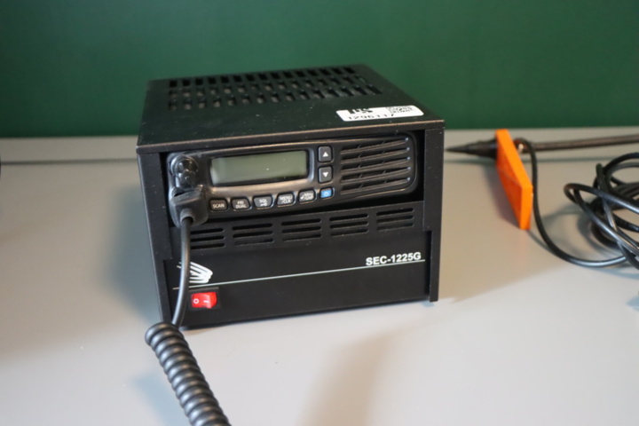 1296117-12 Two-way radio / Aviation radio Icom IC-A120E with power supply