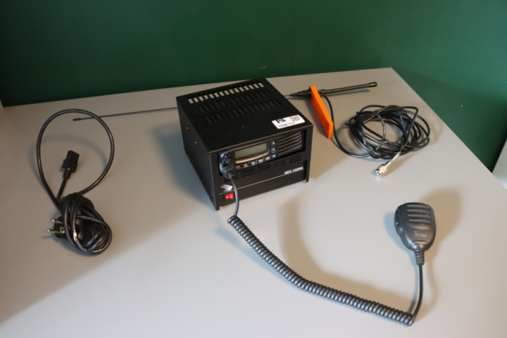 1296117-13 Two-way radio / Aviation radio Icom IC-A120E with power supply