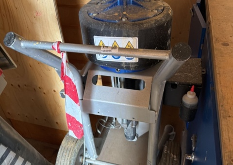 Mixing/spraying equipment with cart - Graco King XL60-220