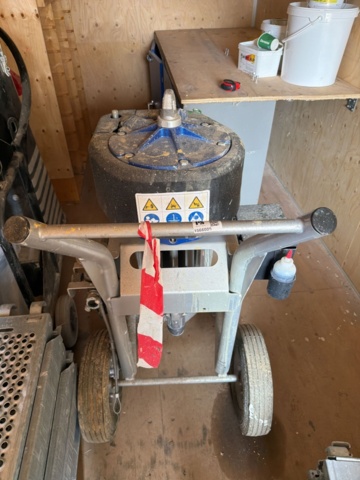 1566005-2 Mixing/spraying equipment with cart - Graco King XL60-220