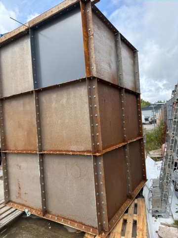 1566002-4 Sheet metal tank