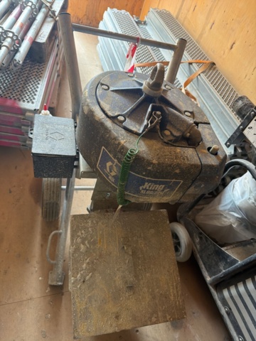 1566005-5 Mixing/spraying equipment with cart - Graco King XL60-220
