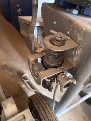 1566005-8 Mixing/spraying equipment with cart - Graco King XL60-220