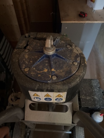 1566005-9 Mixing/spraying equipment with cart - Graco King XL60-220