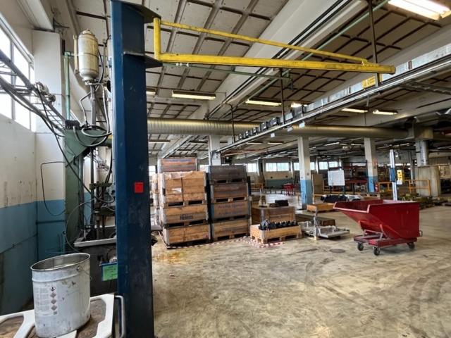 1571425-1 Traverse tower with swing arm