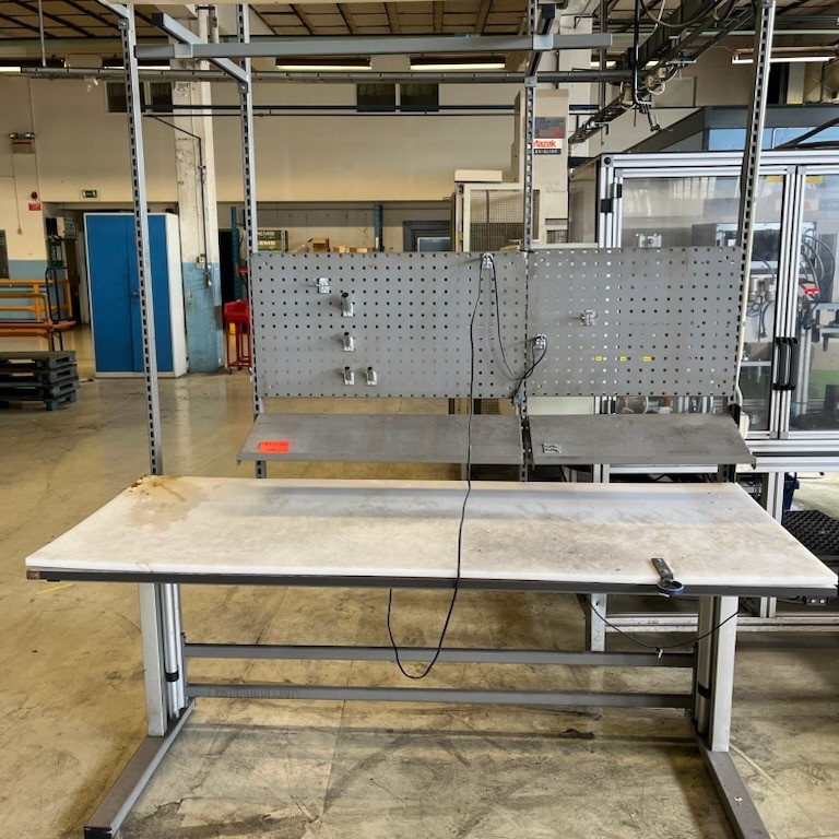 1571424-1 Arbetsbord höj/sänkbart MPI teknik