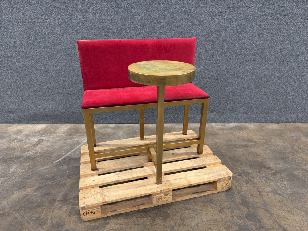 1570642-1 Soffa med bord
