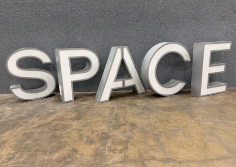 Skylt "SPACE"