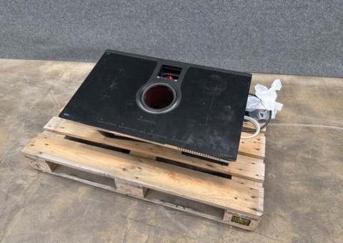 Induktionshäll AEG 82 cm med inbyggd fläkt