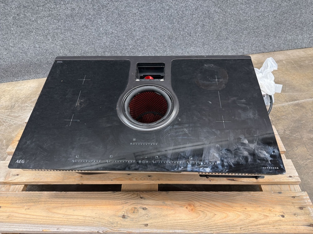 1578117-2 Induktionshäll AEG 82 cm med inbyggd fläkt