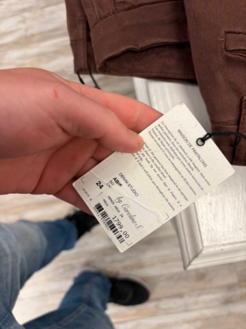 1575854-16 Lot of 50 pairs of pants, 9 pairs of shoes and belts