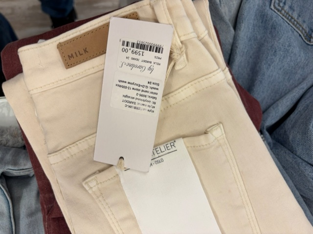 1575854-17 Lot of 50 pairs of pants, 9 pairs of shoes and belts