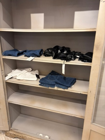 1575854-28 Lot of 50 pairs of pants, 9 pairs of shoes and belts