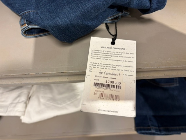1575854-29 Lot of 50 pairs of pants, 9 pairs of shoes and belts