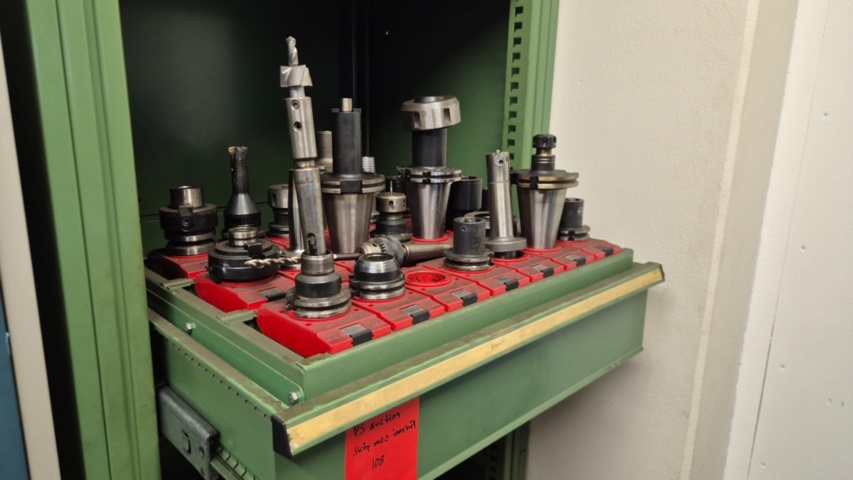 1571395-3 Sheet metal cabinet with drawers and processing tools