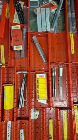 1571392-22 (105) metal cabinet with contents