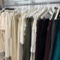 1578156-6 Lot of women's clothing, approximately 170 garments