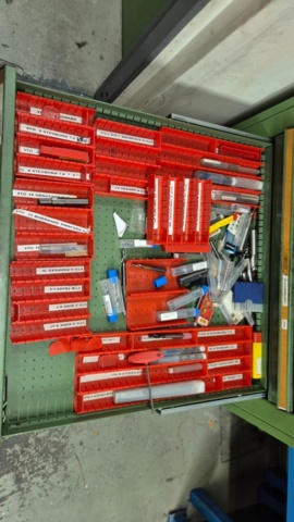 1571392-31 (105) metal cabinet with contents