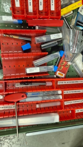 1571392-33 (105) metal cabinet with contents