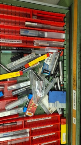 1571392-34 (105) metal cabinet with contents