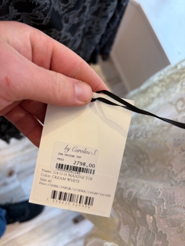 1578156-37 Lot of women's clothing, approximately 170 garments