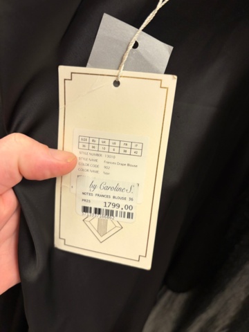 1578156-46 Lot of women's clothing, approximately 170 garments