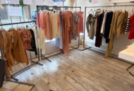 1578156 Lot of women's clothing, approximately 170 garments