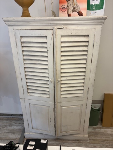 1575847-9 Cash register and mannequins