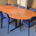 1571403-2 Kinnarps konferensbord med 9 stolar