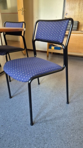 1571403-4 Kinnarps konferensbord med 9 stolar