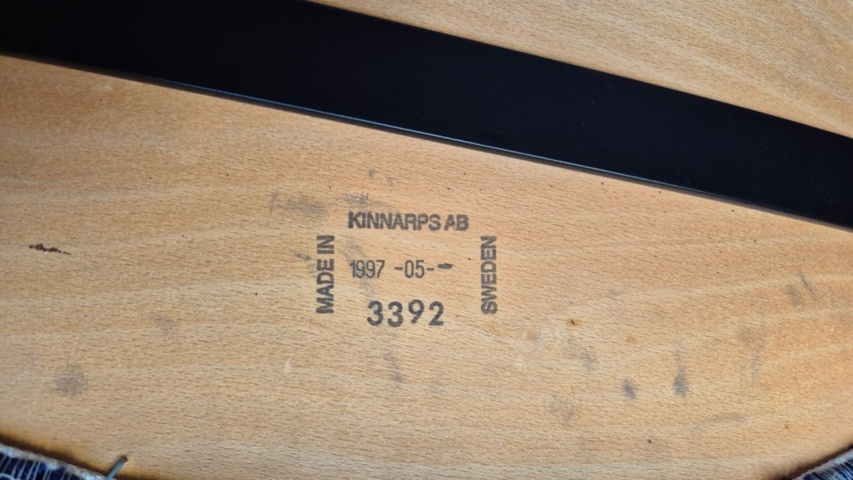 1571403-5 Kinnarps konferensbord med 9 stolar