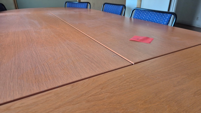 1571403-7 Kinnarps konferensbord med 9 stolar