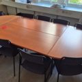 1571403-8 Kinnarps konferensbord med 9 stolar