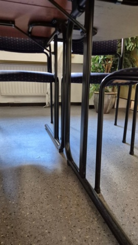 1571403-9 Kinnarps konferensbord med 9 stolar