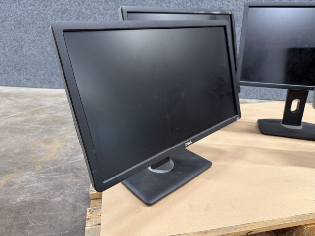 1578126-2 4 computer monitors, Dell