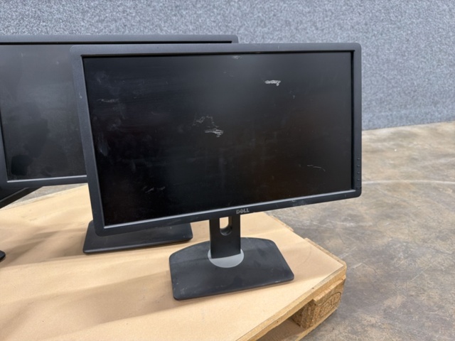 1578126-3 4 computer monitors, Dell