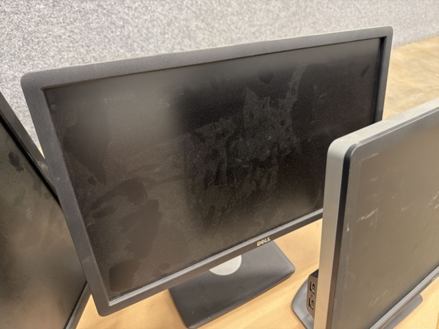 1578126-4 4 computer monitors, Dell