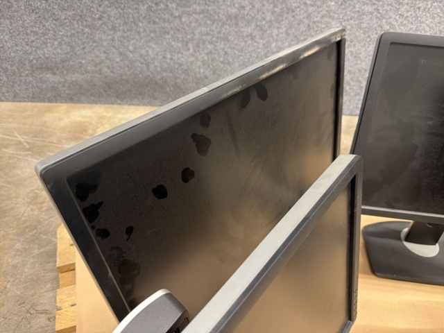 1578126-5 4 computer monitors, Dell