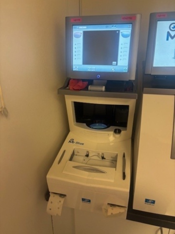 1524787-2 Essilor Mr Blue glass processing system incl. blocks – 2012