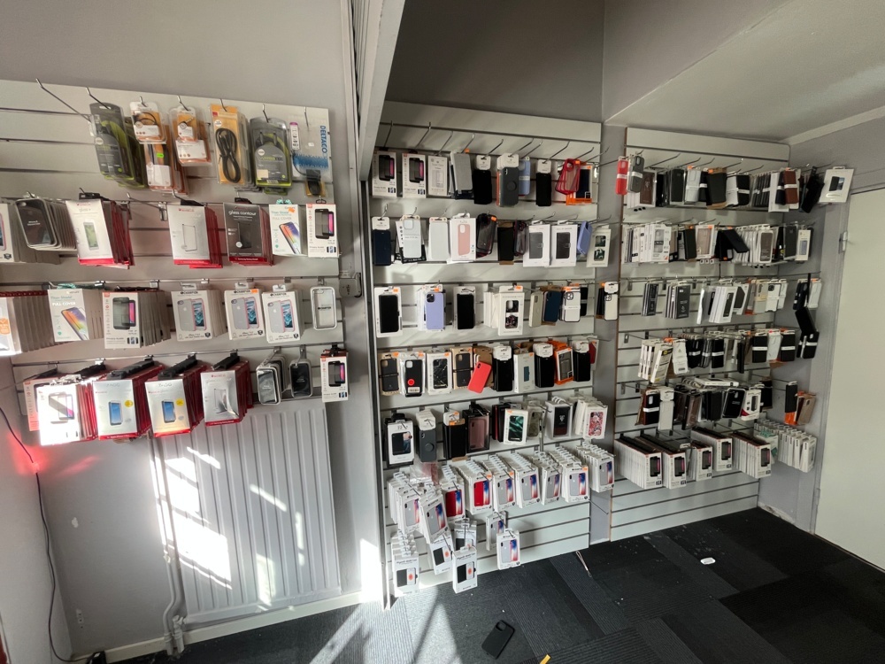 1578237-2 Inventarier från mobilbutik i Stockholm – lager, reparationsutrustning, butiksinredning