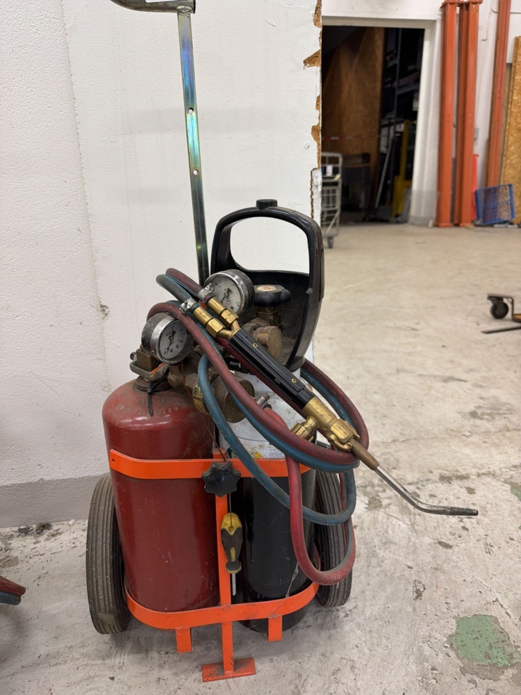 1566881-1 Gas welding cart – AGA Fixiflam