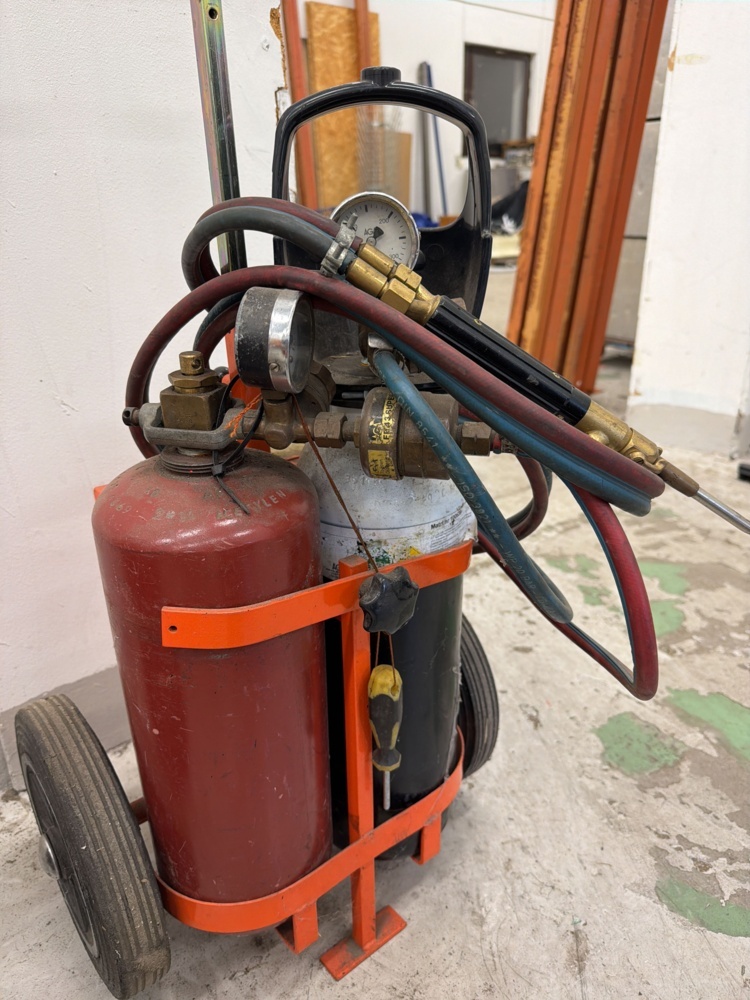 1566881-2 Gas welding cart – AGA Fixiflam