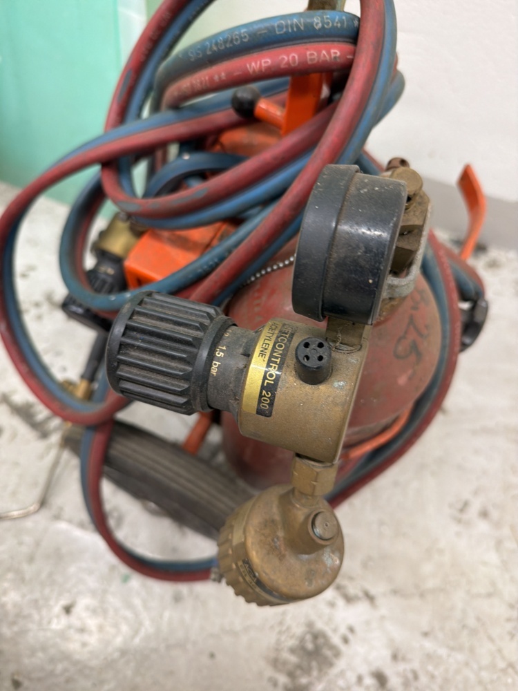 1566882-2 Gas welding cart