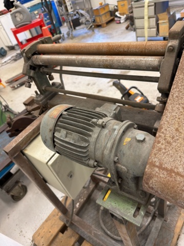 1566887-4 Sheet metal rolling