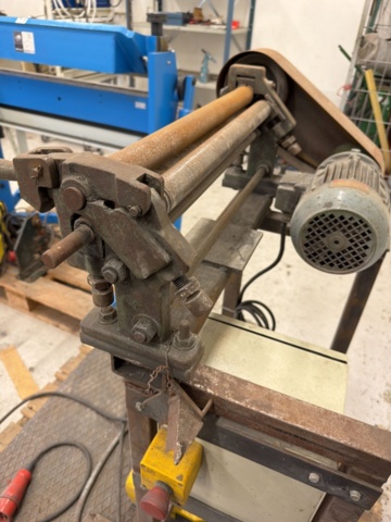 1566887-8 Sheet metal rolling