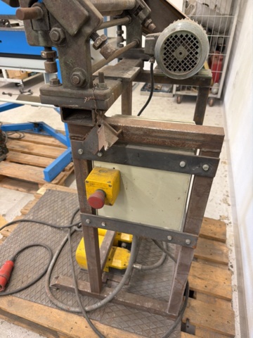 1566887-9 Sheet metal rolling