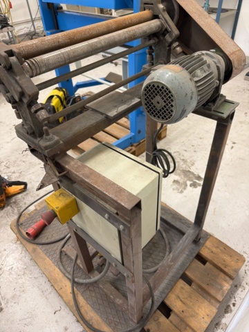 1566887-10 Sheet metal rolling