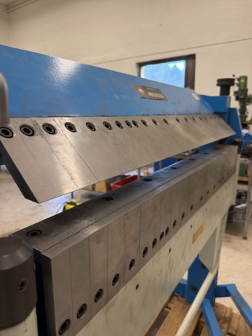 1566889-11 Sheet metal bending machine - PELA Tools PB1020/2A