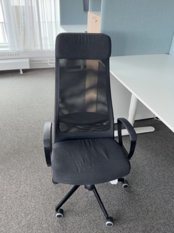 1578264-8 5 height-adjustable desks including screen and office chair