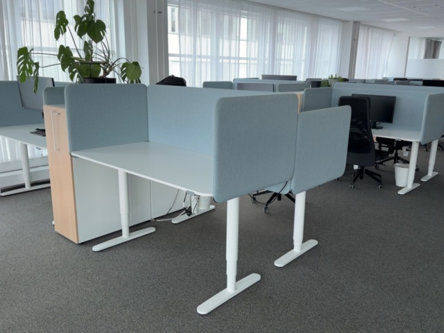 1578265-2 10 height-adjustable desks including screen and office chair